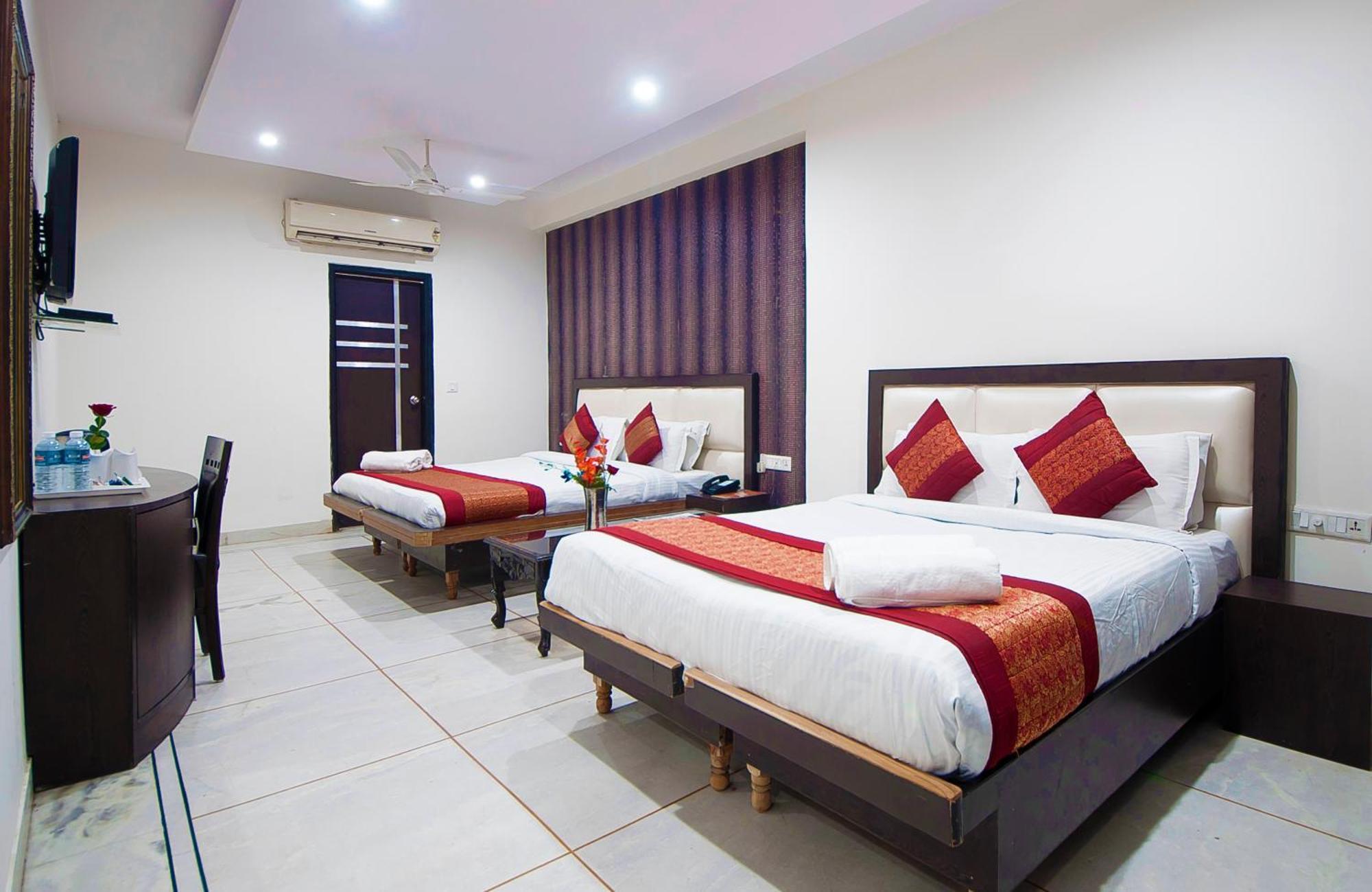 Hotel Apra Inn New Delhi Exteriör bild