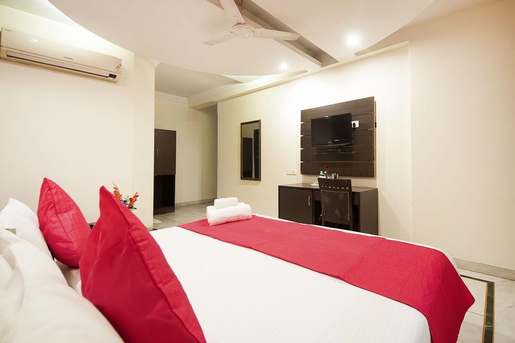 Hotel Apra Inn New Delhi Exteriör bild