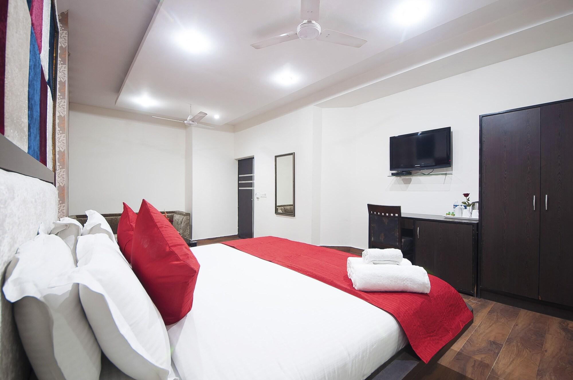 Hotel Apra Inn New Delhi Exteriör bild