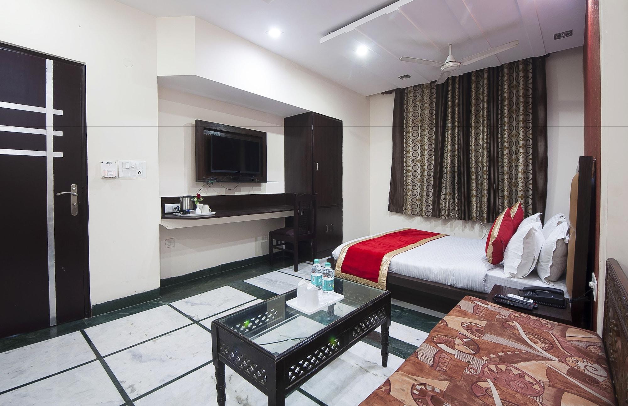 Hotel Apra Inn New Delhi Exteriör bild