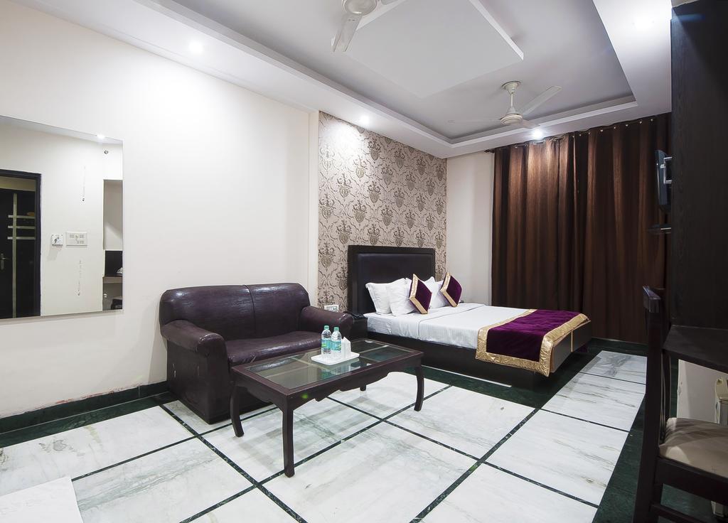 Hotel Apra Inn New Delhi Exteriör bild