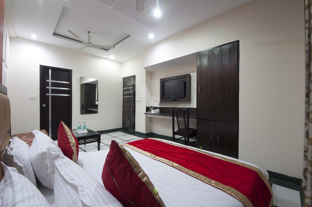 Hotel Apra Inn New Delhi Exteriör bild