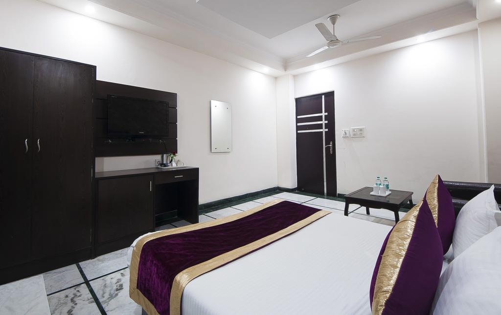 Hotel Apra Inn New Delhi Exteriör bild