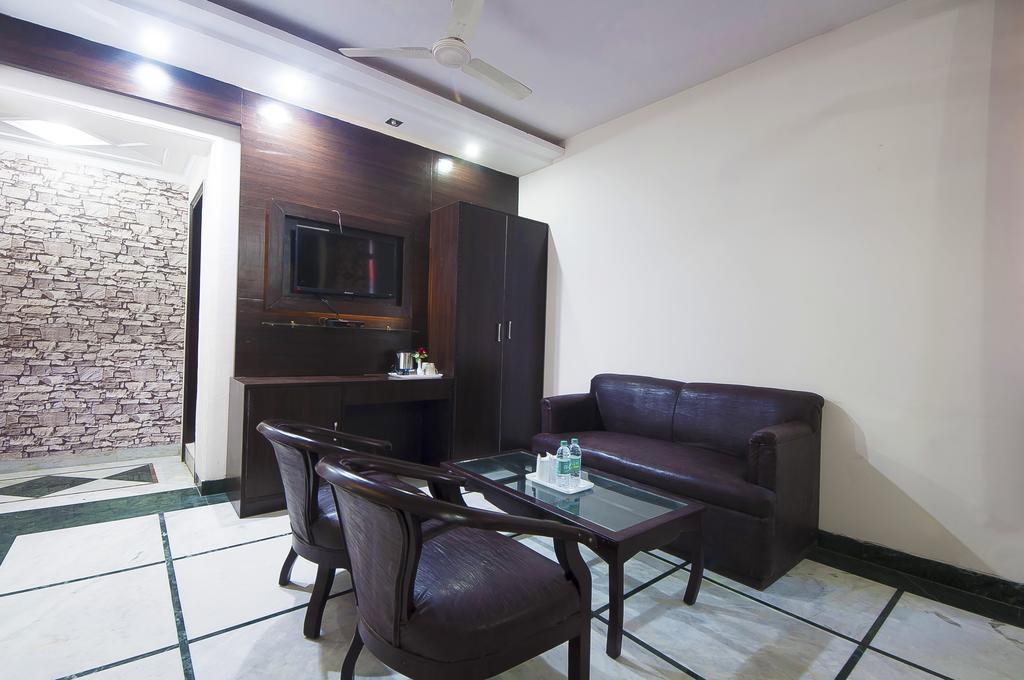 Hotel Apra Inn New Delhi Exteriör bild