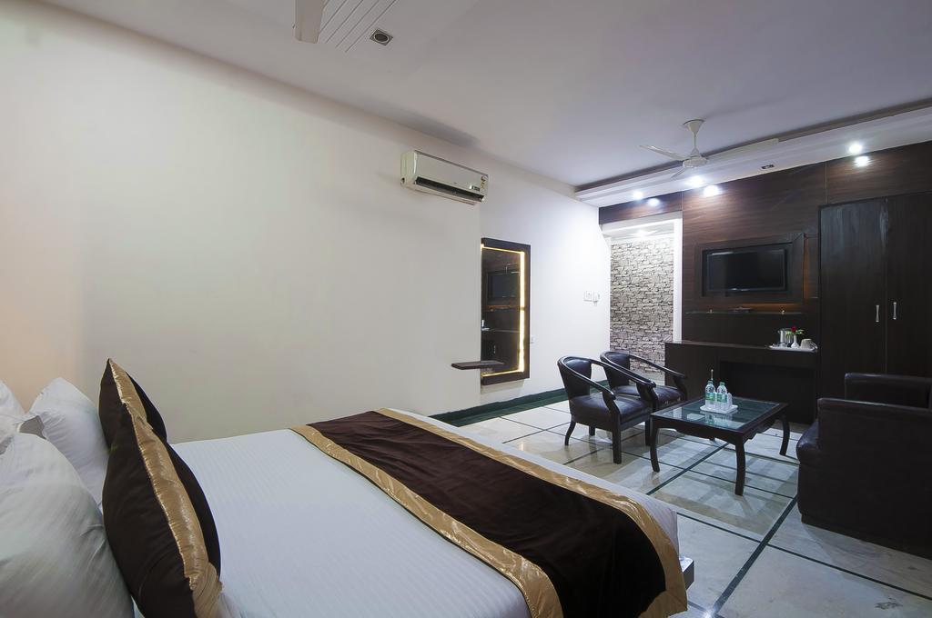 Hotel Apra Inn New Delhi Exteriör bild