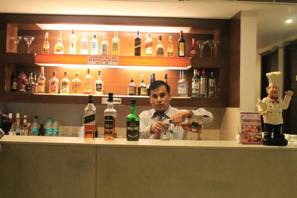 Hotel Apra Inn New Delhi Exteriör bild