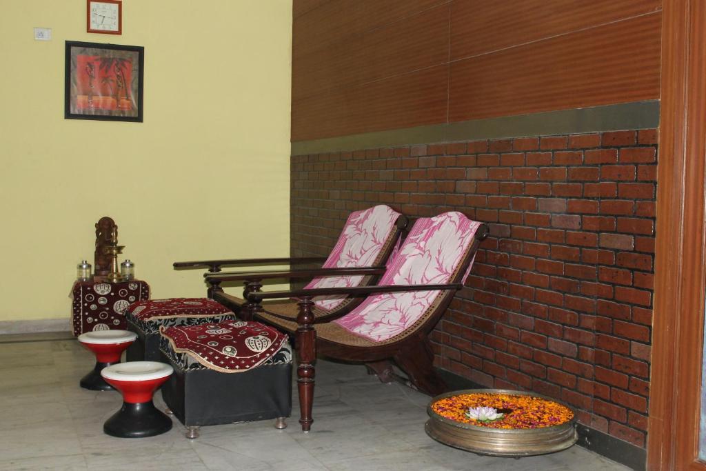 Hotel Apra Inn New Delhi Exteriör bild