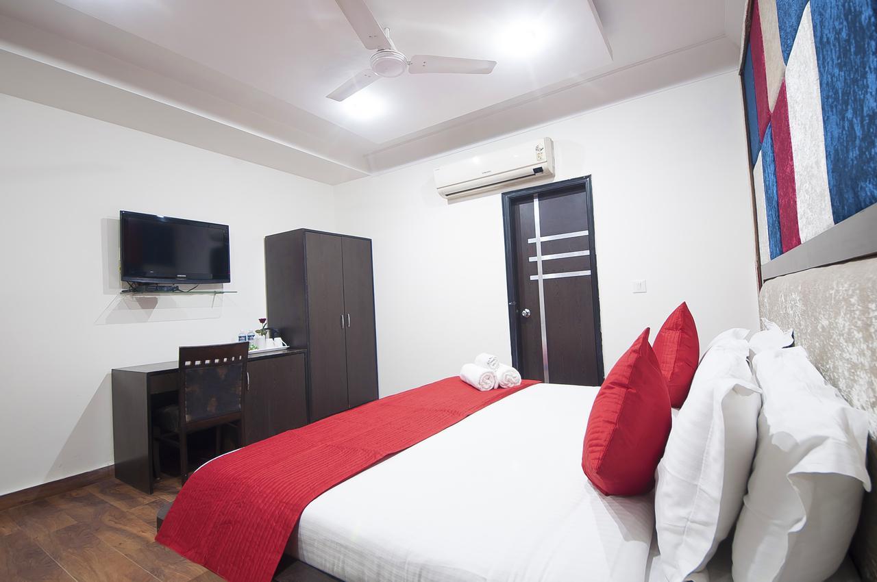 Hotel Apra Inn New Delhi Exteriör bild