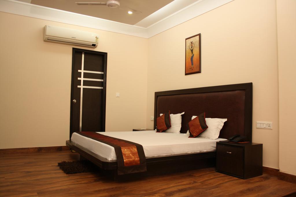 Hotel Apra Inn New Delhi Exteriör bild