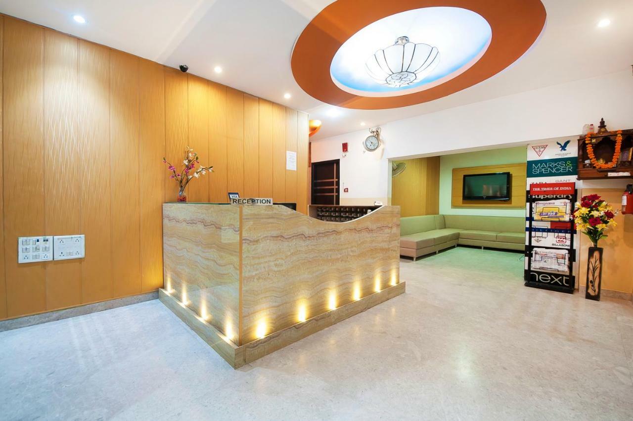 Hotel Apra Inn New Delhi Exteriör bild