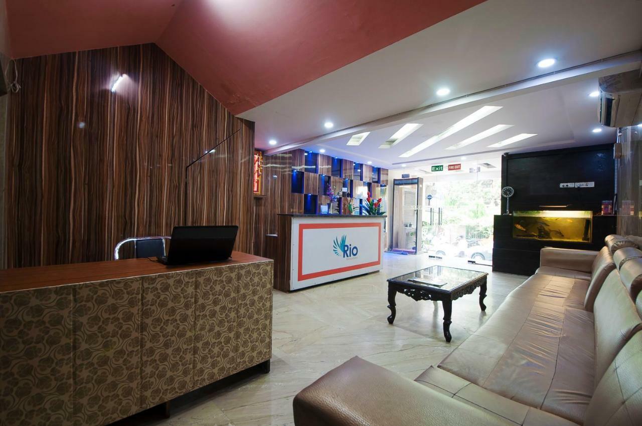 Hotel Apra Inn New Delhi Exteriör bild